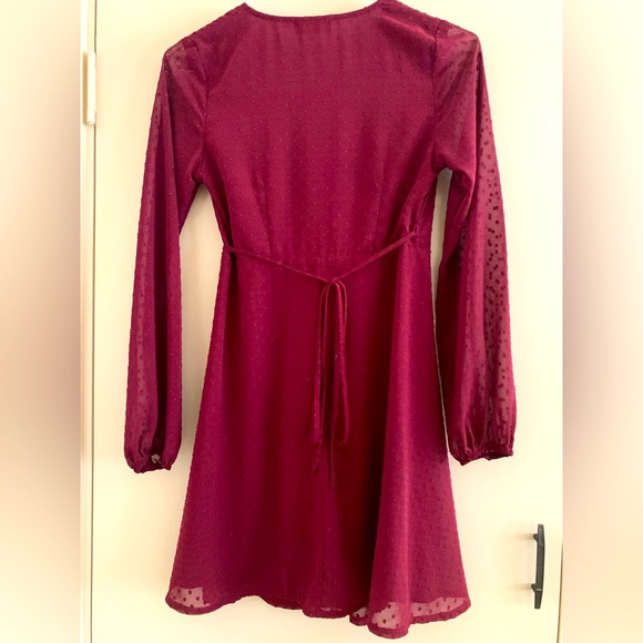 🌷2 for $20🌷 SHOWPO Burgundy Wrap Dress Size 8 - Picture 2 of 5